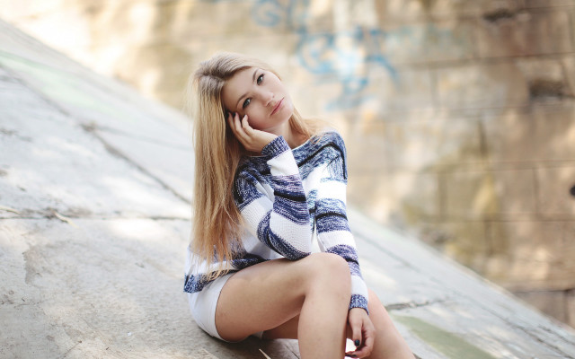 Anna hotchkis graffiti sitting cellphone free wallpaper - medium preview image