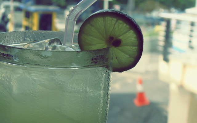 Limeade lime slice straw ice free wallpaper - medium preview image