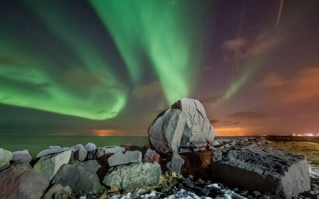 Aurora borealis rocks water night free wallpaper - medium preview image