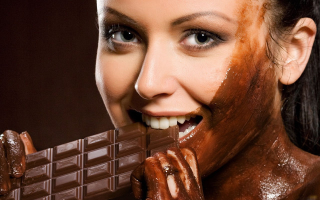 Chocolate face woman decadent transgressive free wallpaper - medium preview image