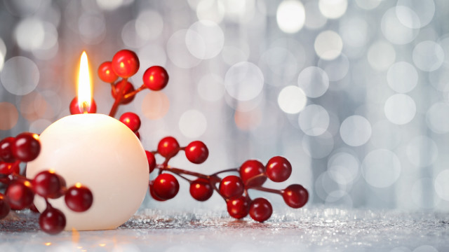 Candle red berry white holder free wallpaper - medium preview image