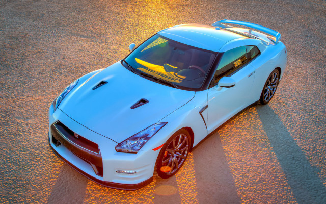 White sports car sunset pearlescent free wallpaper - medium preview image