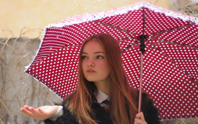 Woman red polka dot umbrella free wallpaper - medium preview image