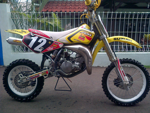 Dirt bike parked road fence free wallpaper - medium preview image