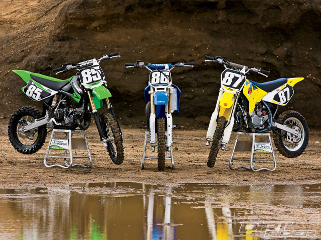 Dirtbikes dirtfield rockwall reflection tiltshift free wallpaper - medium preview image