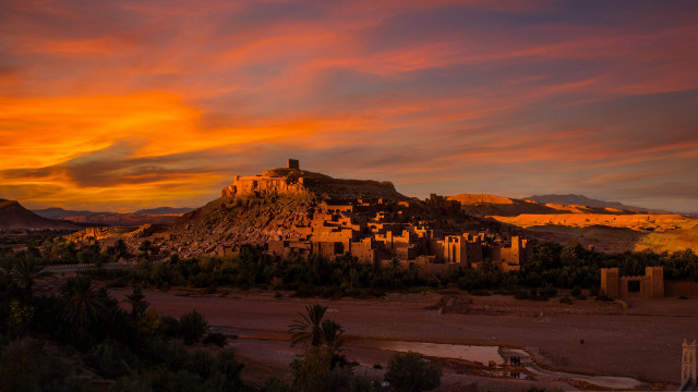 Sunset village desert mountains red free wallpaper - medium preview image