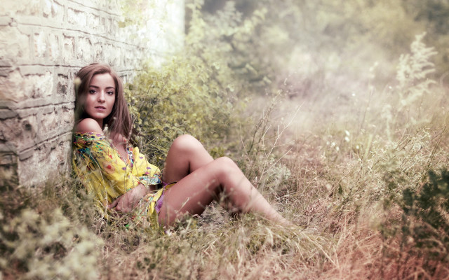 Anna hotchkis field tallgrass barelegs free wallpaper - medium preview image