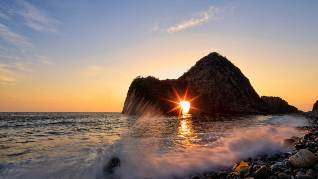 Rock formation sunset water splash free wallpaper - medium preview image