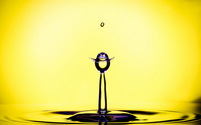 Water drop reflection yellow sky free wallpaper - medium preview image