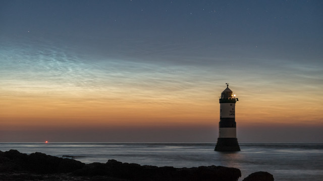 Lighthouse rocky shore sunset star free wallpaper - medium preview image