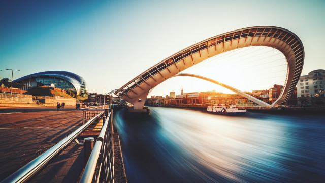 Bridge boat building cityscape reflection free wallpaper - medium preview image