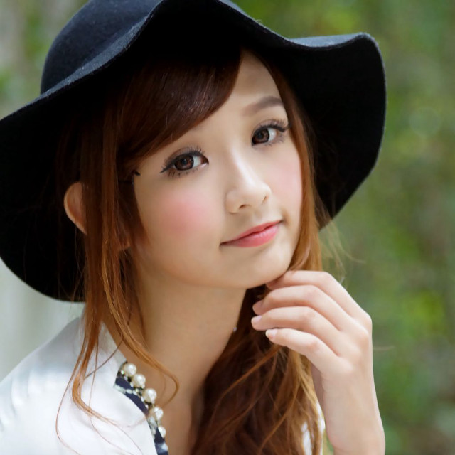 Woman blackhat whiteShirt necklace pearls free wallpaper - medium preview image
