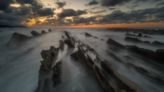 Sunset ocean rocks cloudy sky #9 free wallpaper - medium preview image