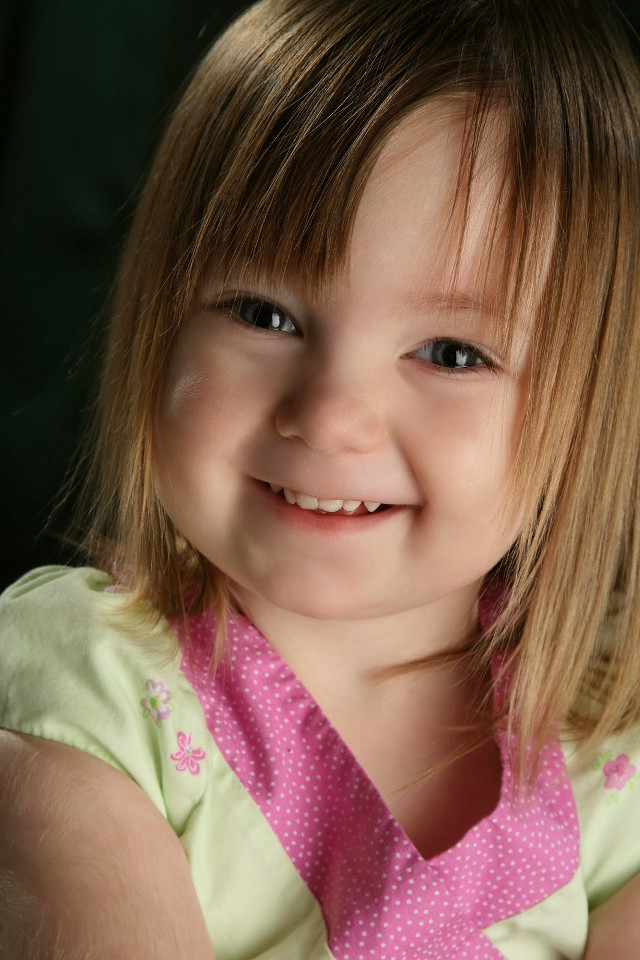 Little girl pink shirt pink free wallpaper - medium preview image