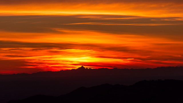 Sunset plane mountain clouds dusk free wallpaper - medium preview image