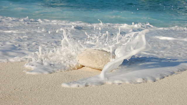 Beach rock waves sand ocean free wallpaper - medium preview image