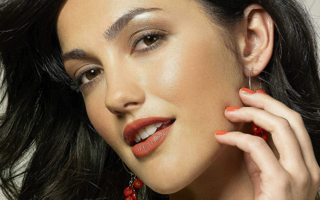 Red nails red necklace shears free wallpaper - medium preview image