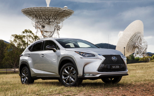 White car field satellite dish free wallpaper - medium preview image