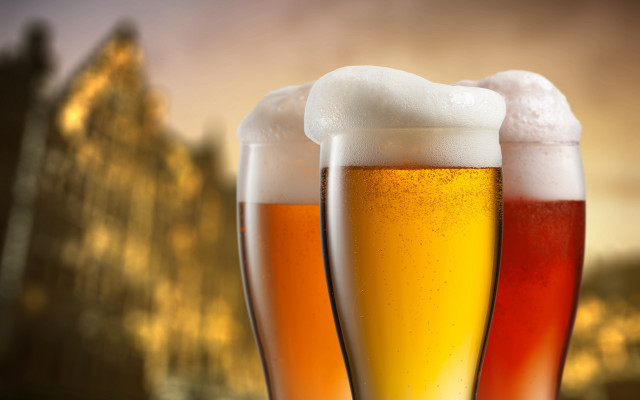 Three glasses beer cityscape night free wallpaper - medium preview image