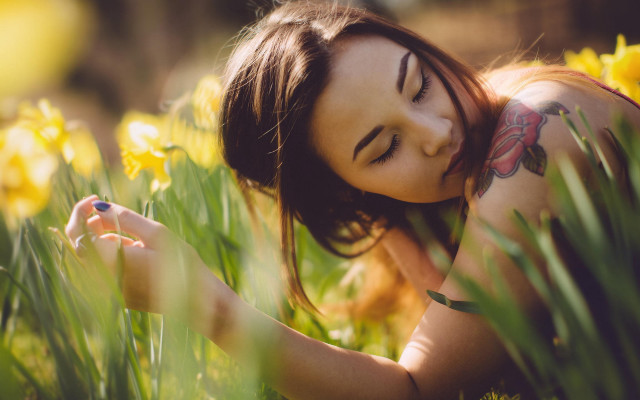 Woman grass flowers tattoo blurry free wallpaper - medium preview image