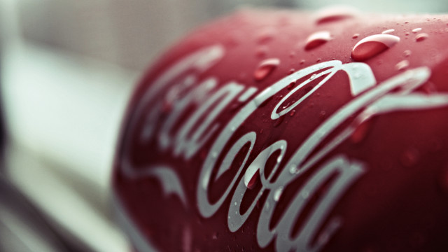 Coca cola red water drops free wallpaper - medium preview image