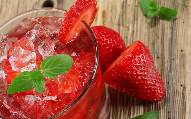 Glass ice strawberries leaves mint free wallpaper - medium preview image