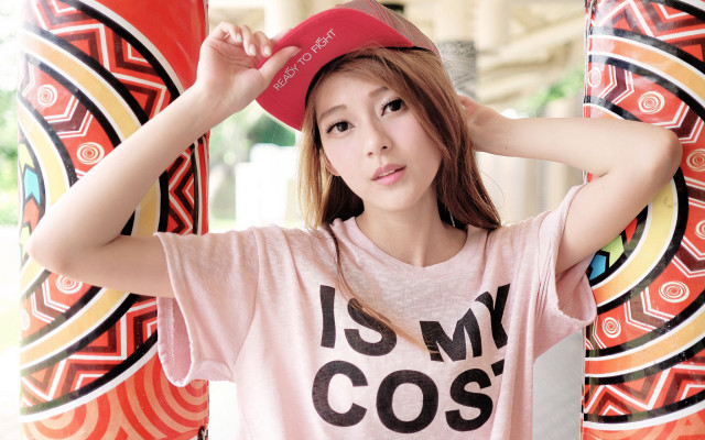 Woman pink shirt red hat free wallpaper - medium preview image