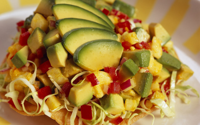 Avocado vegetables noodles tomatoes plate free wallpaper - medium preview image