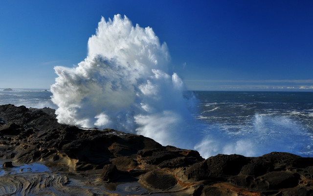 Stormy ocean wave crash rocks free wallpaper - medium preview image