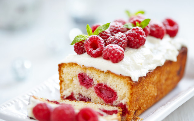 Berry raspberry frosted cake plate free wallpaper - medium preview image