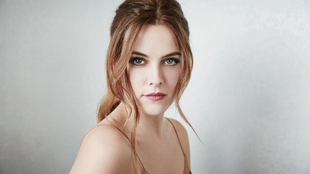Leesha hannigan ponytail brown dress free wallpaper - medium preview image