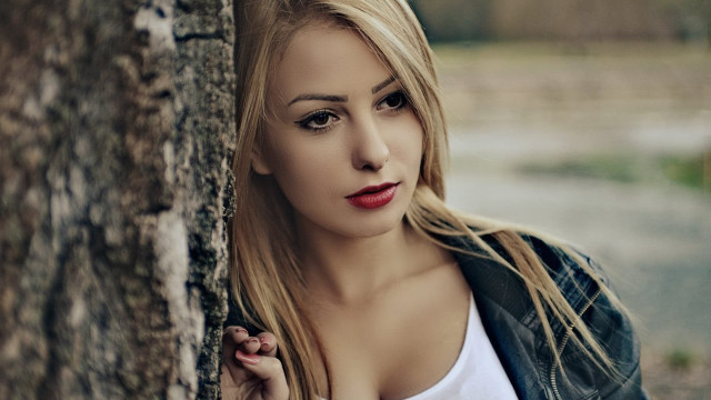 Woman leaning tree blonde red free wallpaper - medium preview image
