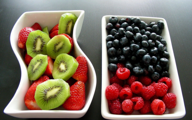 Fruit bowls berries kiwi still free wallpaper - medium preview image