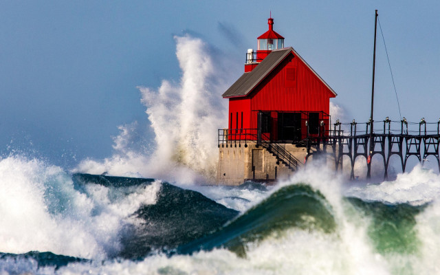 Red lighthouse waves pier clear free wallpaper - medium preview image