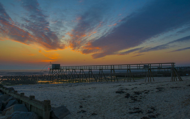 Sunset beach wooden structure cityscape free wallpaper for desktop - medium preview image