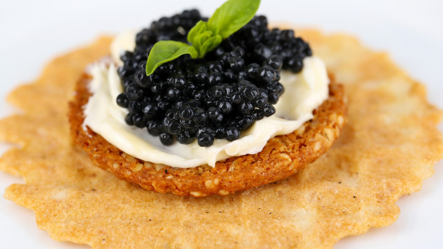 Small cracker cavia leaf food free wallpaper - medium preview image