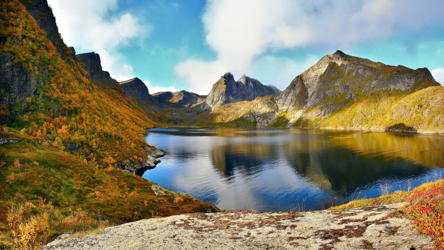 Lake mountains grass sunny blue free wallpaper - medium preview image