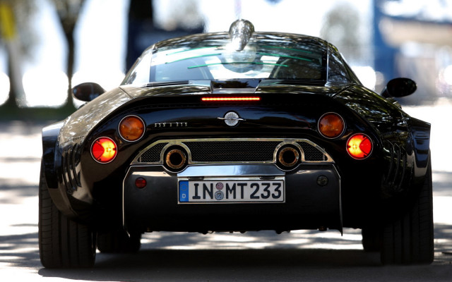 Black sports car road tiltshift free wallpaper - medium preview image
