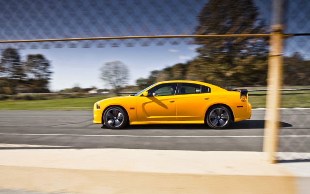 Yellow car street fence trees free wallpaper - medium preview image