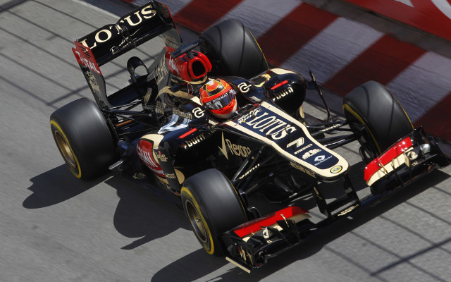 Racing man gold helmet digital free wallpaper - medium preview image