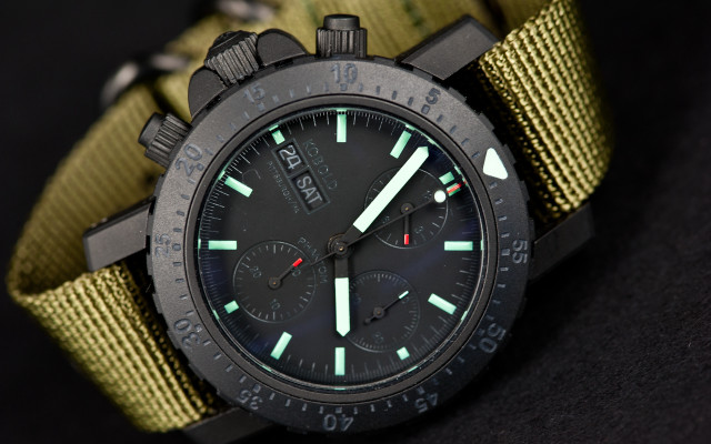 Green watch black surface matte free wallpaper - medium preview image