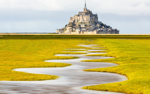 Water path castle bridge cityscape free wallpaper - medium preview image