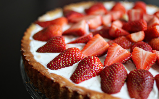 Strawberry pie food photography bokeh free wallpaper - medium preview image