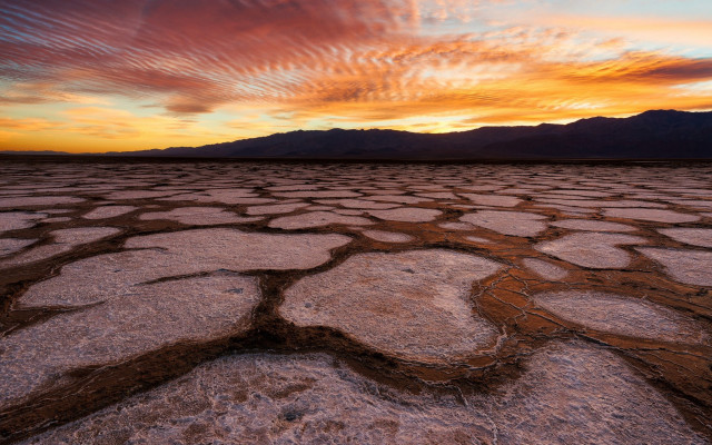 Desert landscape sunset mountains clouds free wallpaper - medium preview image