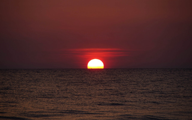 Sunset ocean red sky sun free wallpaper - medium preview image