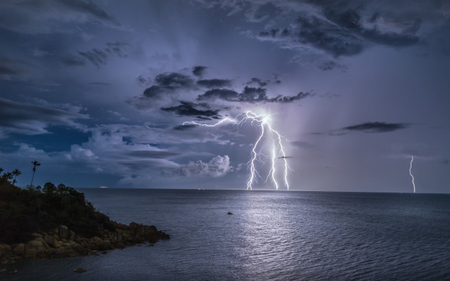 Lightning ocean coast tropical stormy free wallpaper - medium preview image