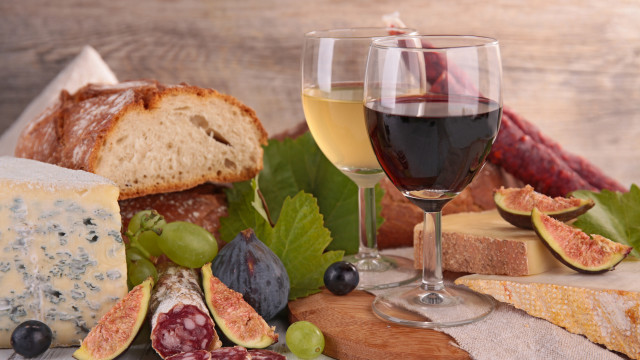 Wine bread grapes table stilllife free wallpaper - medium preview image