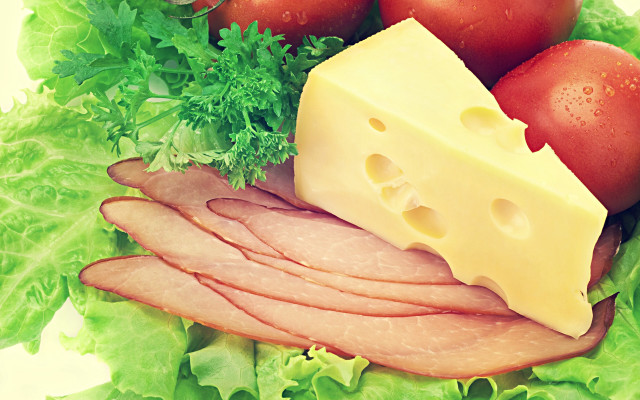 Plate meat cheese tomatoes lettuce free wallpaper - medium preview image