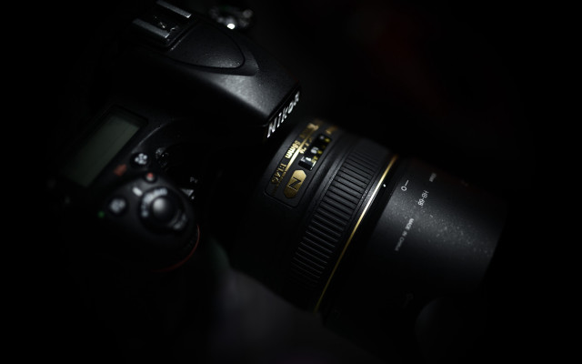 Camera dark macro flash portrait free wallpaper - medium preview image