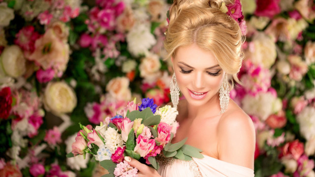 Woman white dress flower bouquet free wallpaper - medium preview image